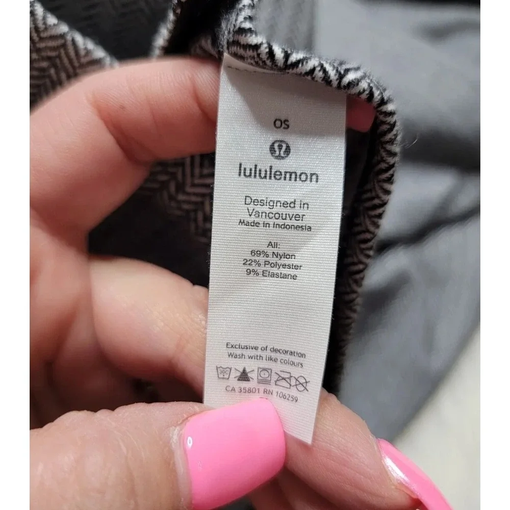 Lululemon Athletica Black White Herringbone Black Vinyasa Infinity Scarf Rare